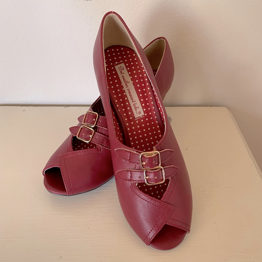 NIB B.A.I.T. Footwear “Romona” Vegan Cranberry Vintage-Inspired Buckle Heels